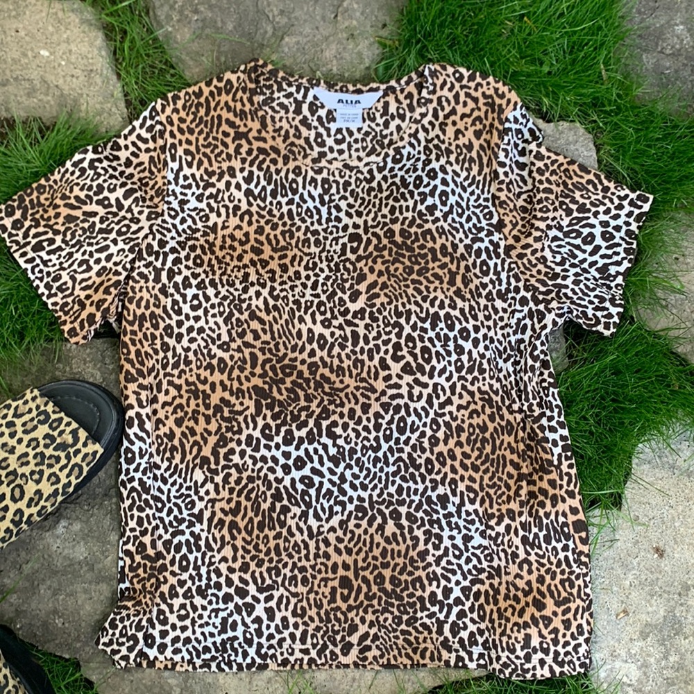 90’s Leopard Print stretchy T-Shirt